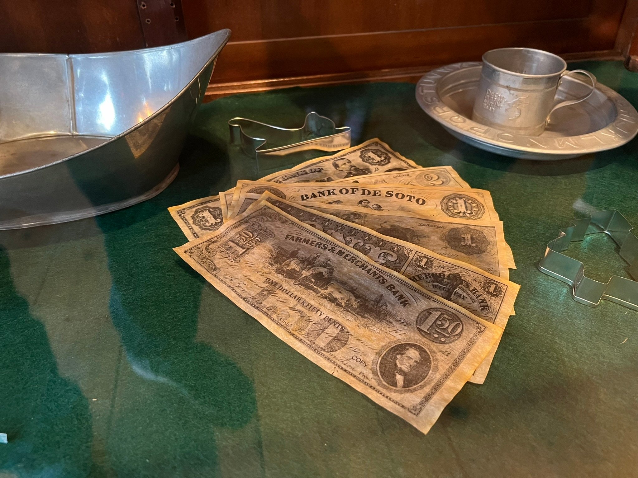 CF_34_Starr-Clark-Tin-Shop_relica-banknotes_courtesy-Dennis-Tucker