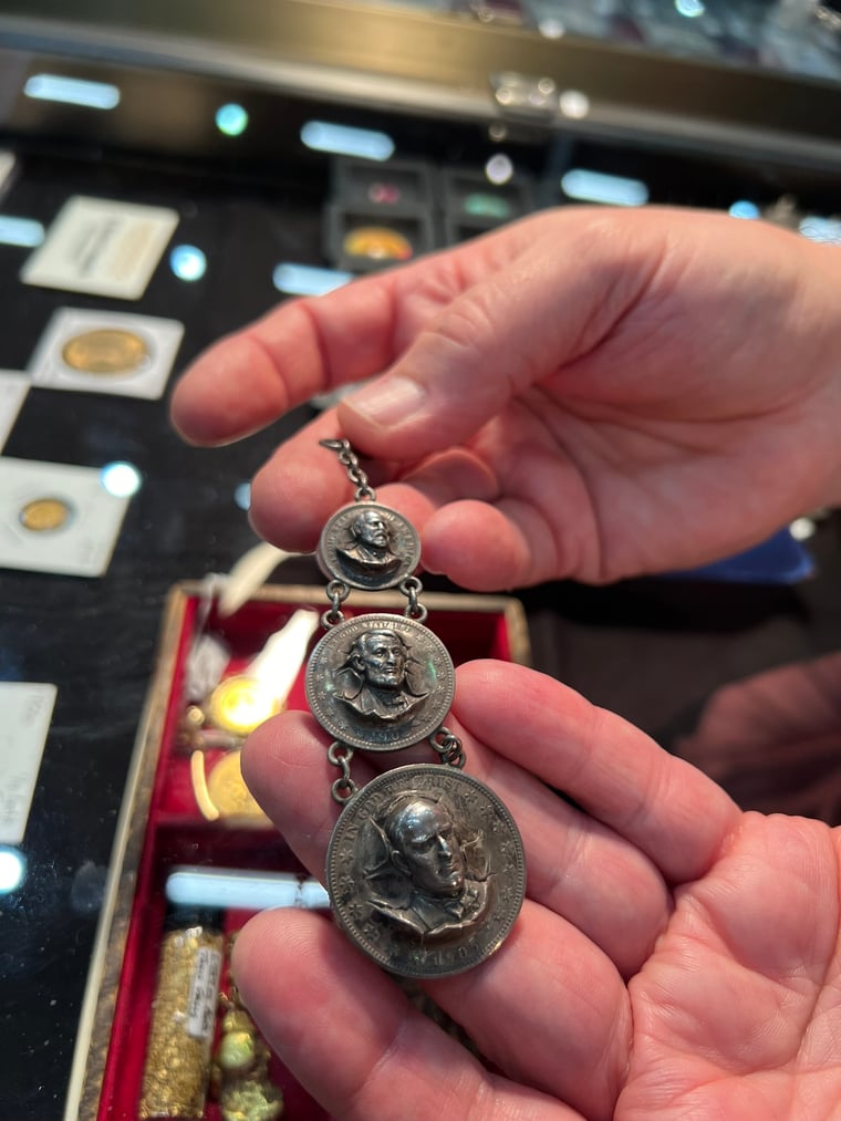 CF_38_popout-coins_03_Dennis-Tucker